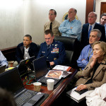 Obama y Biden esperando noticias acerca de la operación militar contra Bin Laden